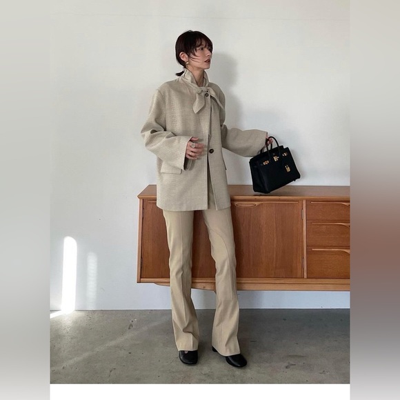 Classic blazer with bowtie for women - Picture 8 of 13